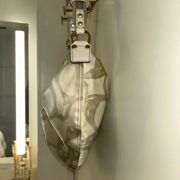 Coach Hobo Purse - Picture 6 of 7